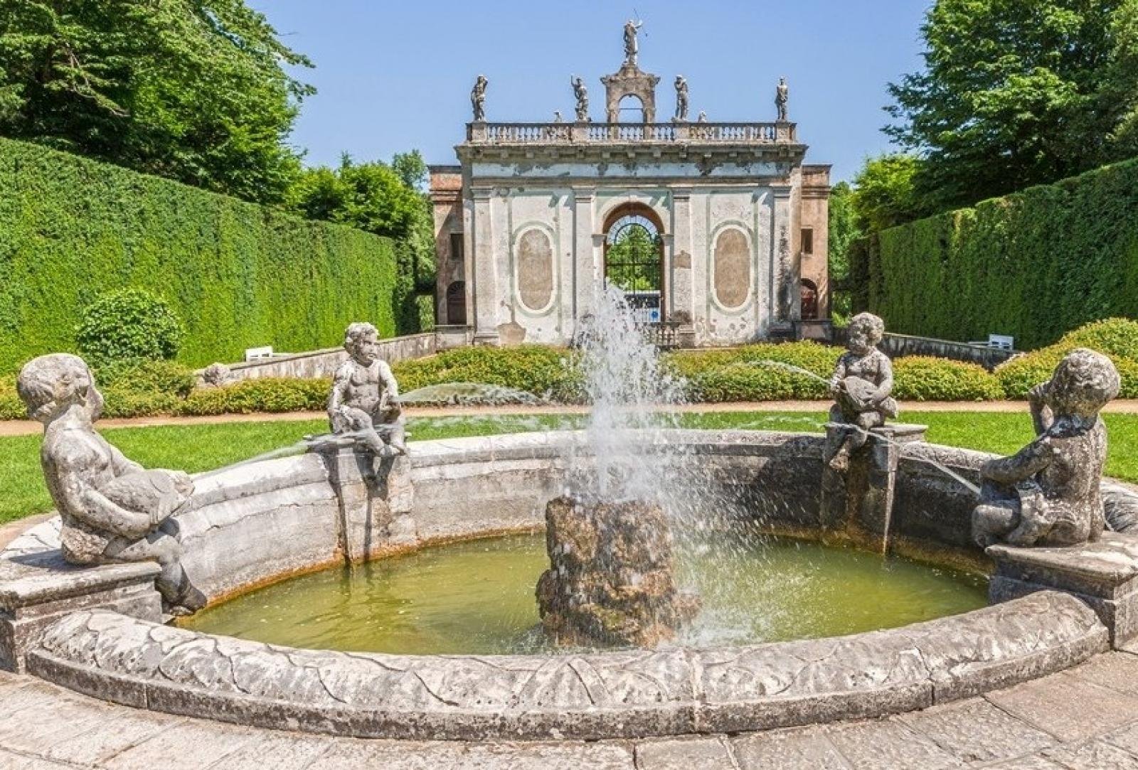 Villa Barbarigo\'s monumental garden in of Water Valsanzibio - Museums Venice