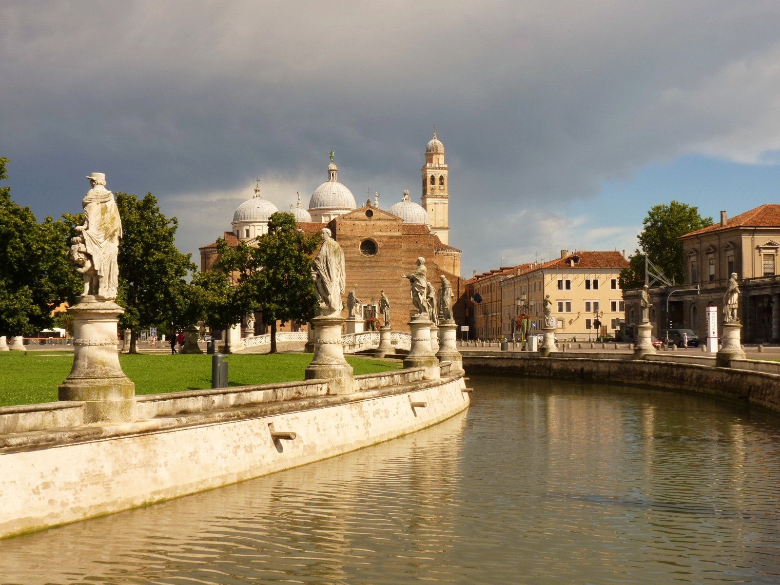 Prato della Valle Square Water Museums of Venice Prato della Valle Square Water Museums of Venice
